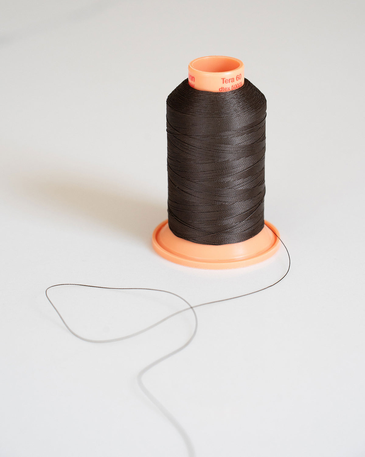 Fine Treat (Fäden), einzelne Spule dieser Farbe – Brown