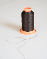 Fine Treat (Fäden), einzelne Spule dieser Farbe – Brown