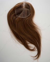 Lace Closure, Nahaufnahme der Spitzenbasis von der Seite – Chestnut Brown