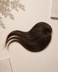 Lace Closure, Lifestyle-Aufnahme auf strukturierter Oberfläche – Dark Cookie