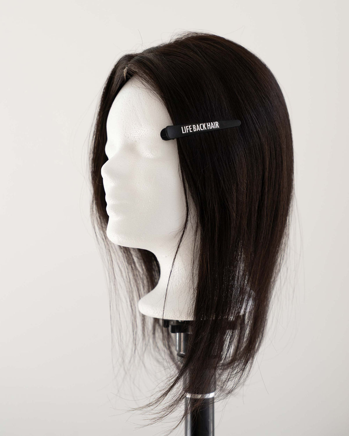 Lace Closure, getragen auf Kopfmodell, Nahaufnahme Ansatz – Dark Cookie