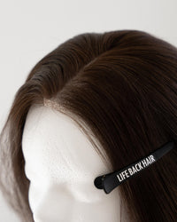 Lace Closure, getragen auf Kopfmodell, Nahaufnahme Ansatz – Espresso