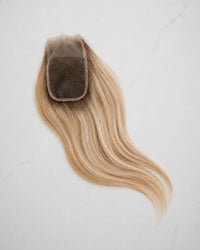 Lace Closure, Nahaufnahme der Spitzenbasis von vorne – Honey Silk Blend