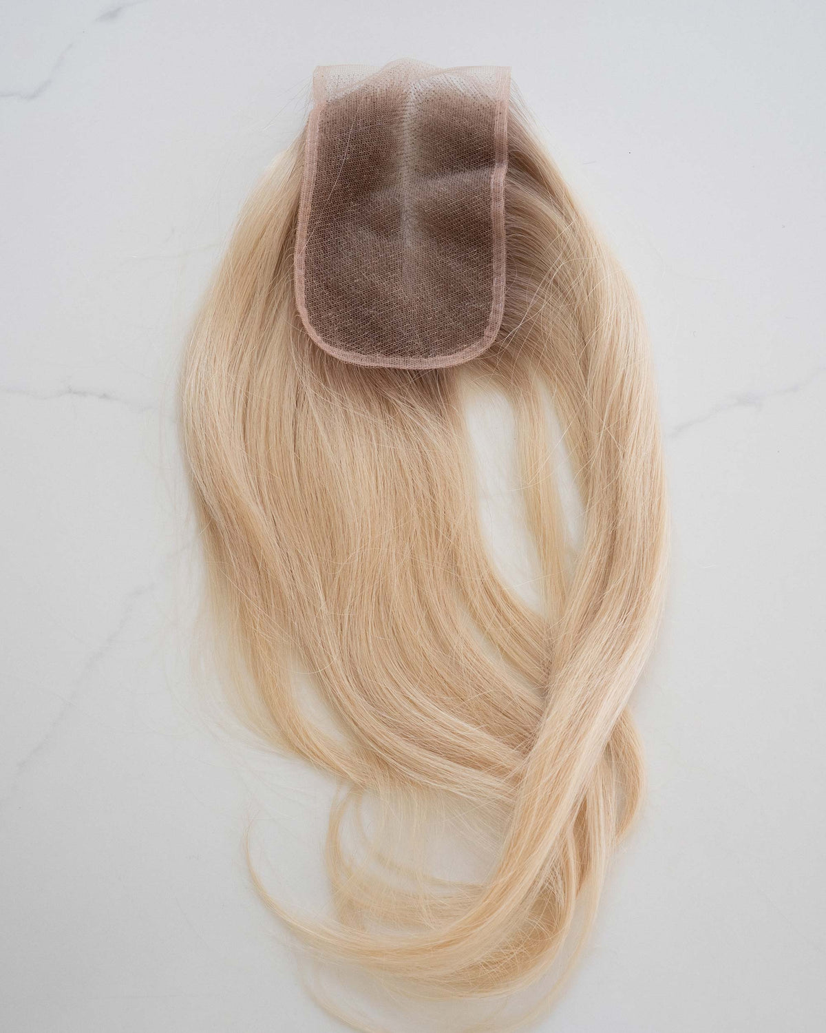 Lace Closure, Nahaufnahme der Spitzenbasis von vorne – Pearl Ice Blonde