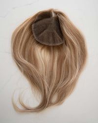 Lace Closure, Nahaufnahme der Spitzenbasis von der Seite – Vanilla Beige