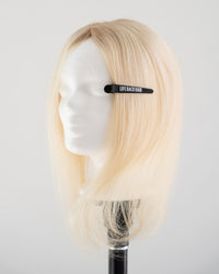 Lace Closure, getragen auf Kopfmodell, Gesamtansicht – Vanilla Pearl Blonde