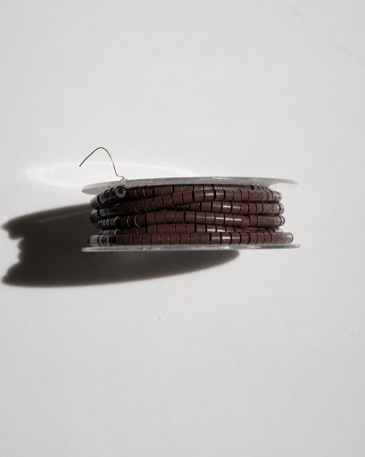 Micro-Ringe, Dose seitlich mit gestapelten Ringen – Brown