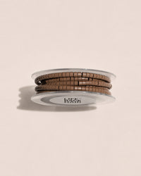 Micro-Ringe, Dose seitlich mit gestapelten Ringen – Light Brown