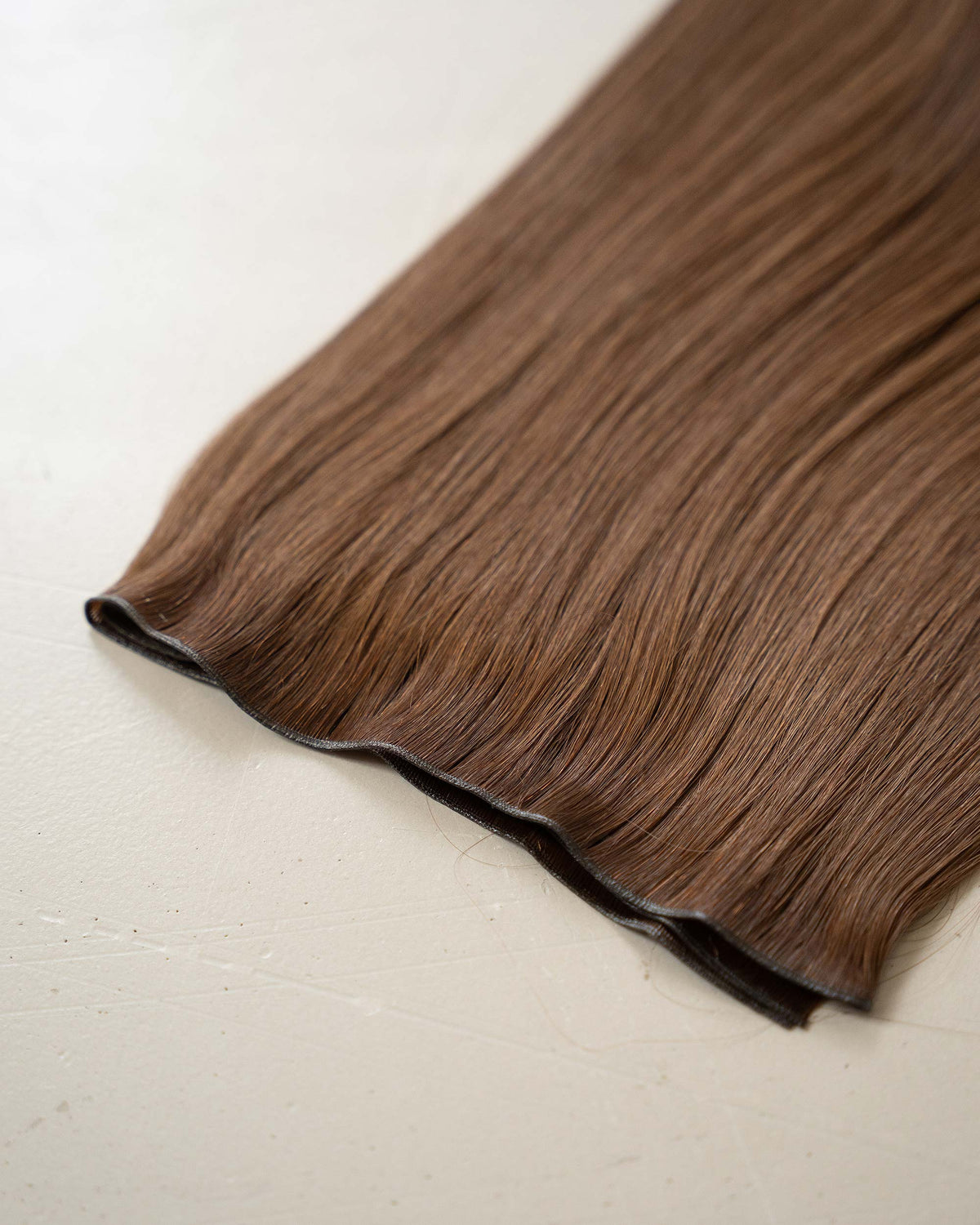 Premium Weft, Nahaufnahme der Haarspitzen – Chestnut Brown