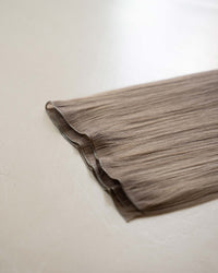 Premium Weft, Nahaufnahme der Haarspitzen – Cool Ash Brown