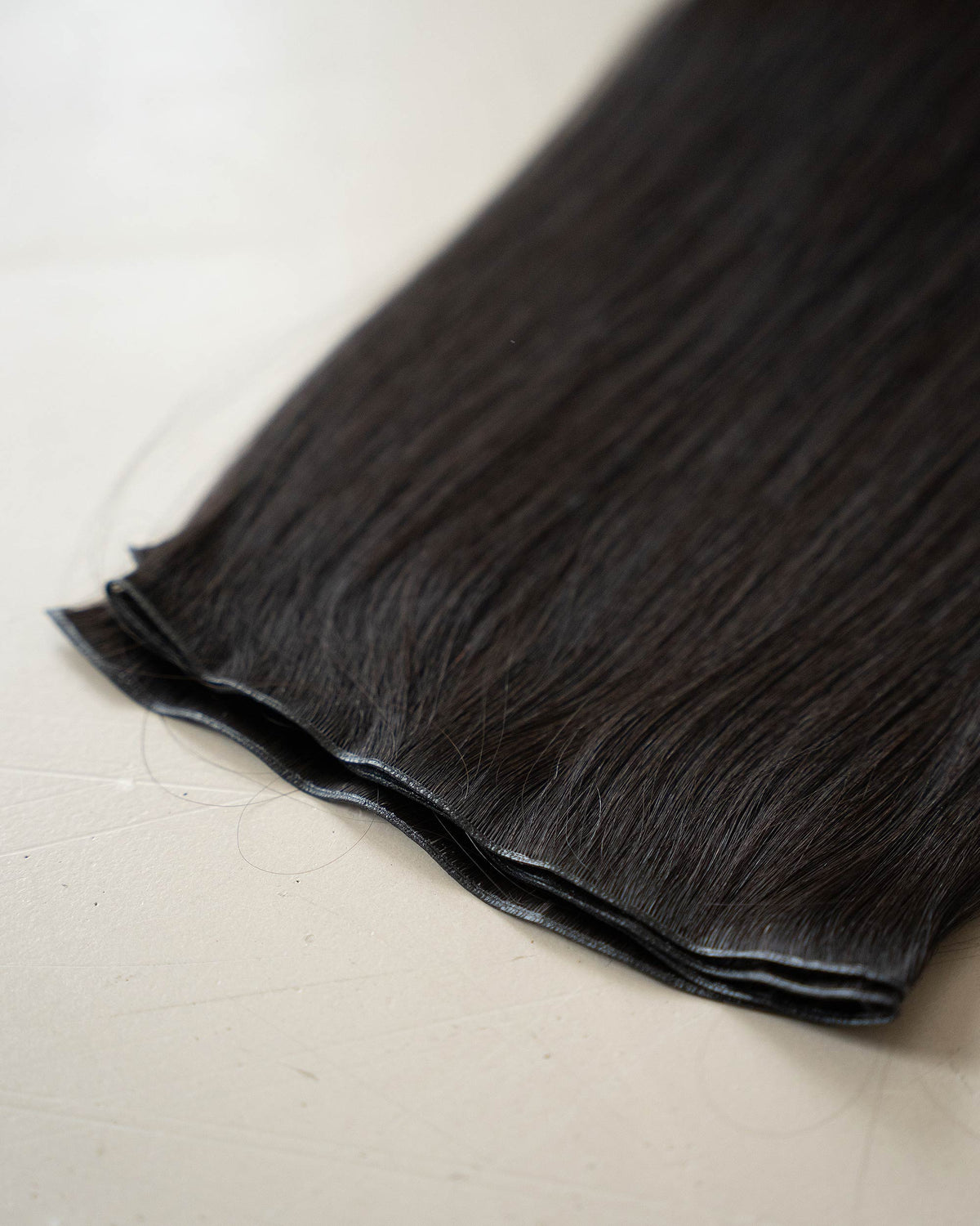 Premium Weft, Nahaufnahme der Haarspitzen – Espresso