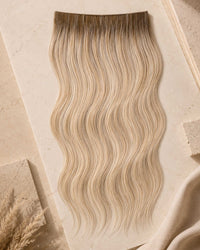 Premium Weft, Lifestyle-Aufnahme auf strukturierter Oberfläche – Honey Silk Blend