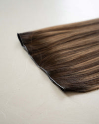 Premium Weft, Nahaufnahme der Haarspitzen – Mocha Velvet