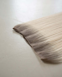 Premium Weft, Nahaufnahme der Haarspitzen – Pearl Ice Blonde