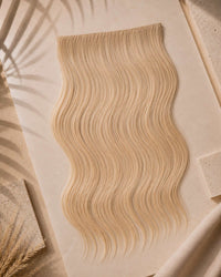 Premium Weft, Lifestyle-Aufnahme auf strukturierter Oberfläche – Scandinavian Blonde