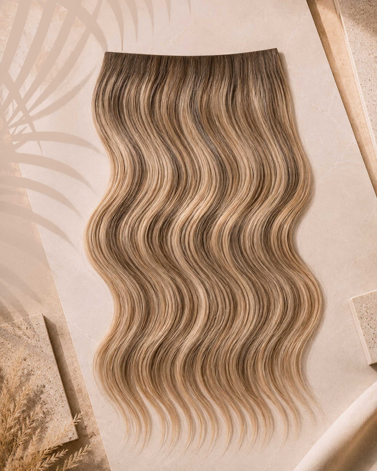 Premium Weft, Lifestyle-Aufnahme auf strukturierter Oberfläche – Toffee Truffle