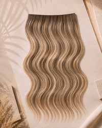 Premium Weft, Lifestyle-Aufnahme auf strukturierter Oberfläche – Toffee Truffle