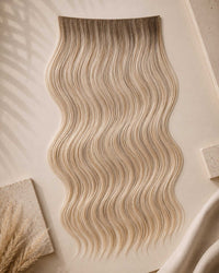 Premium Weft, Lifestyle-Aufnahme auf strukturierter Oberfläche – Vanilla Beige