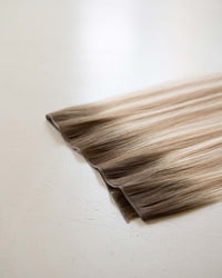 Premium Weft, Nahaufnahme der Haarspitzen – Vanilla Beige