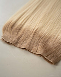 Premium Weft, Nahaufnahme der Haarspitzen – Vanilla Pearl Blonde